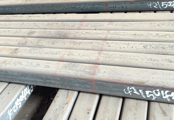 ���F����